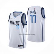 Camiseta Dallas Mavericks Luka Doncic NO 77 Association 2021 Blanco