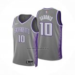 Camiseta Sacramento Kings Domantas Sabonis NO 10 Ciudad 2022-23 Gris