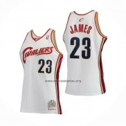 Camiseta Cleveland Cavaliers LeBron James NO 23 Mitchell & Ness 2003-04 Blanco